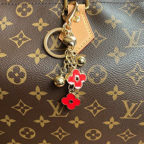 New CLOVER AND HEART Bag Charm Red Gold Tone 💕 - Picture 4 of 9